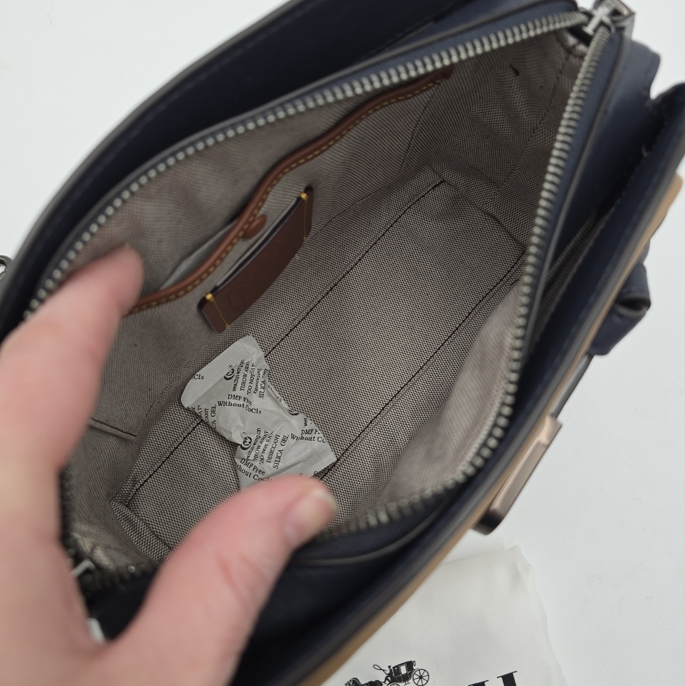 💥NWT💥Coach Glovetanned Leather Tate Carryall in Colorblock - Picture 10 of 16